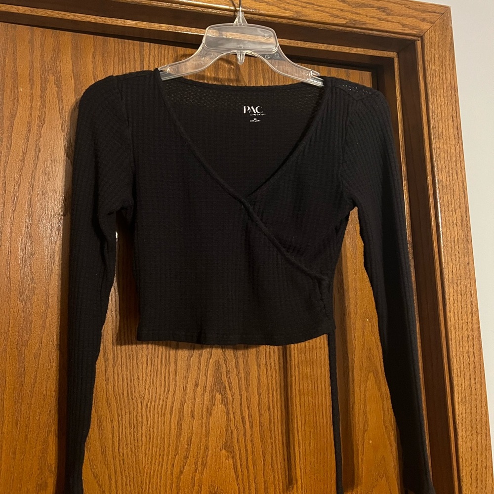 PacSun Black Long Sleeve Crop Top